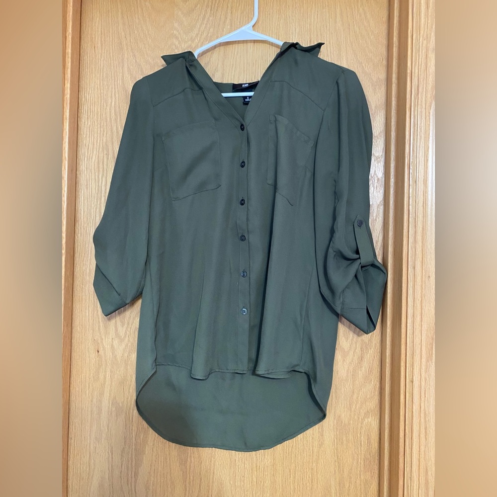 Never worn IZ Byer Green Blouse Size small